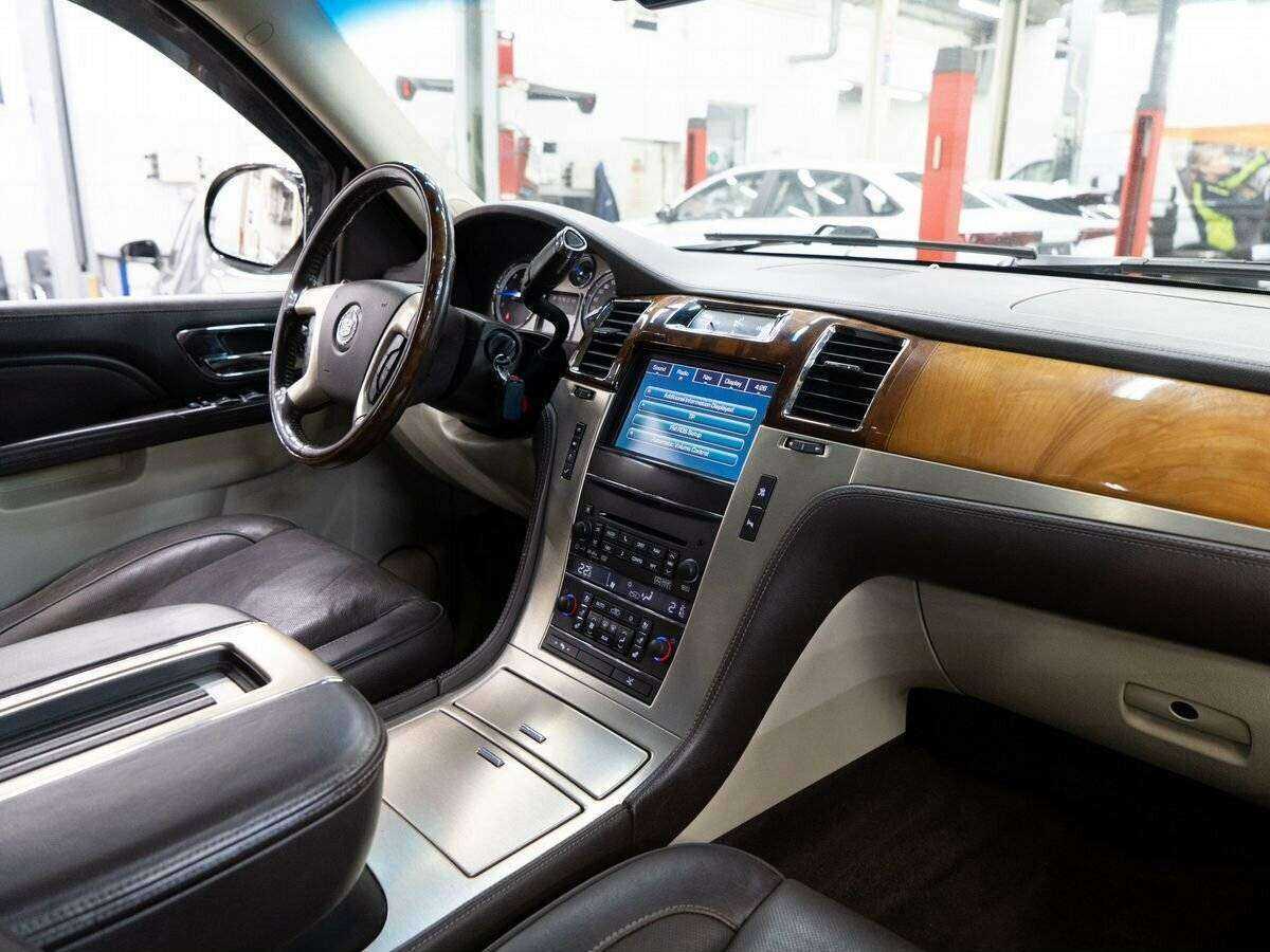 Cadillac Escalade с пробегом — 2011 год. Фото: #19