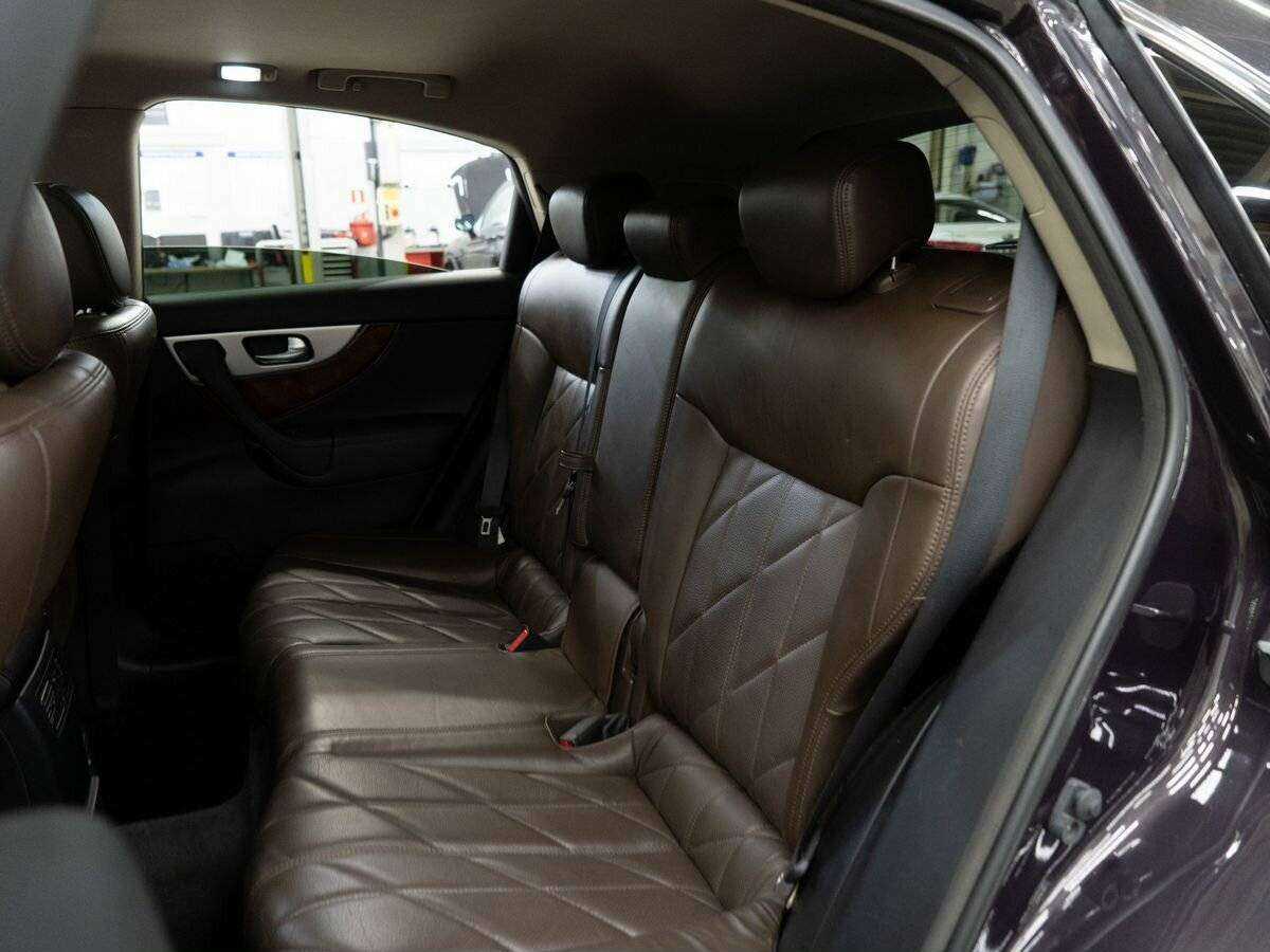 Infiniti FX с пробегом — 2011 год. Фото: #6