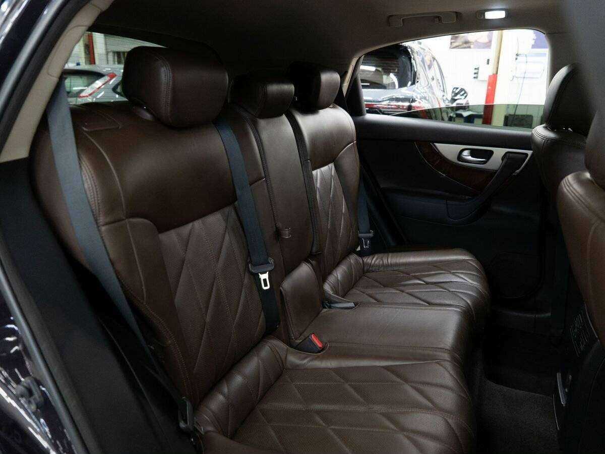 Infiniti FX с пробегом — 2011 год. Фото: #9