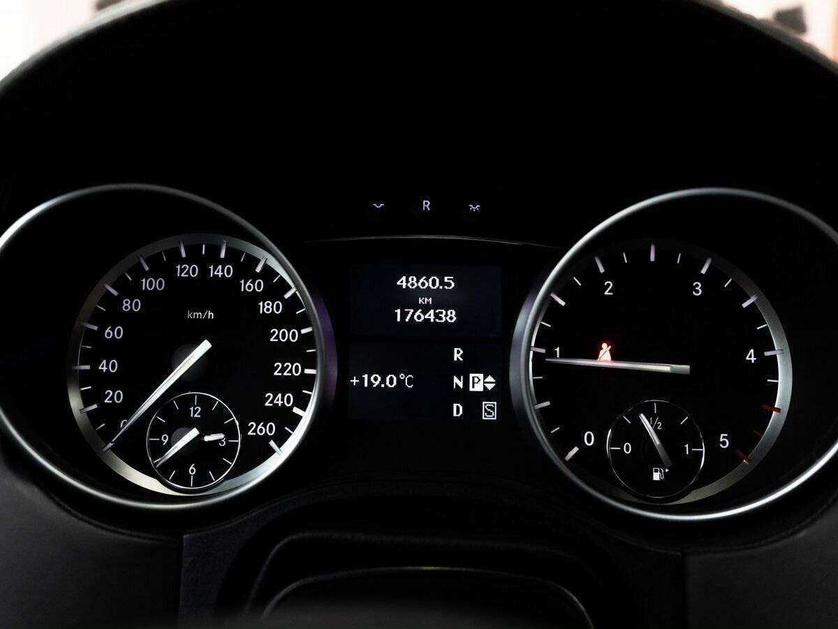 Mercedes-Benz GL-Класс с пробегом — 2012 год. Фото: #11