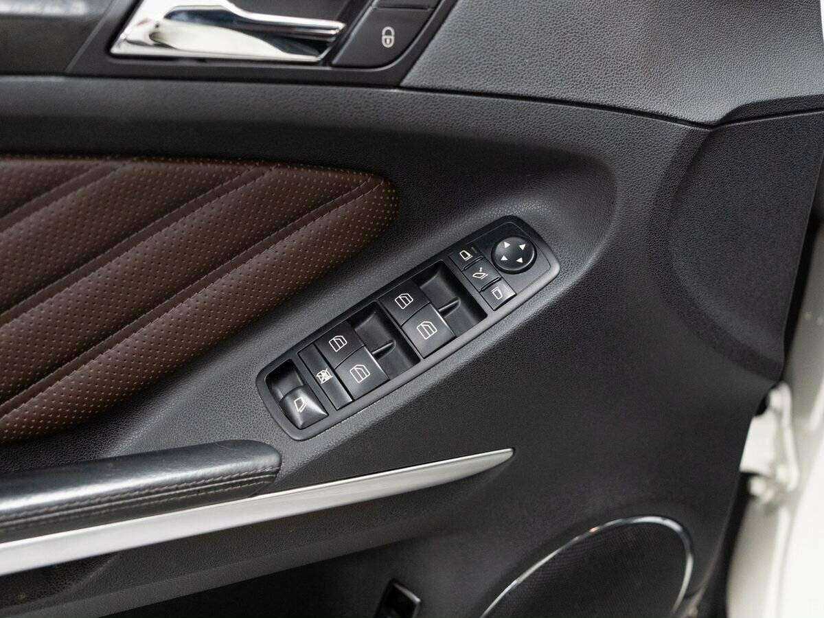 Mercedes-Benz GL-Класс с пробегом — 2012 год. Фото: #12