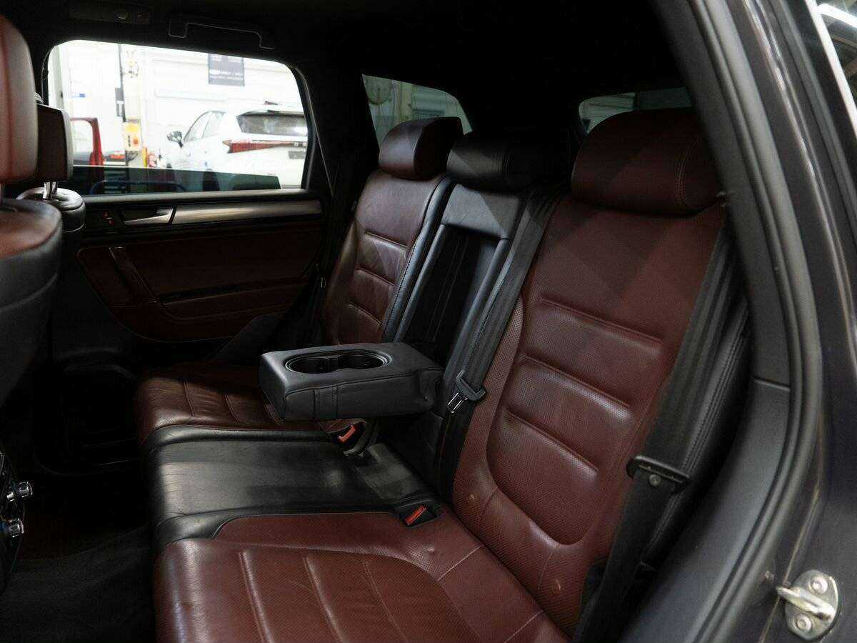 Volkswagen Touareg с пробегом — 2010 год. Фото: #6