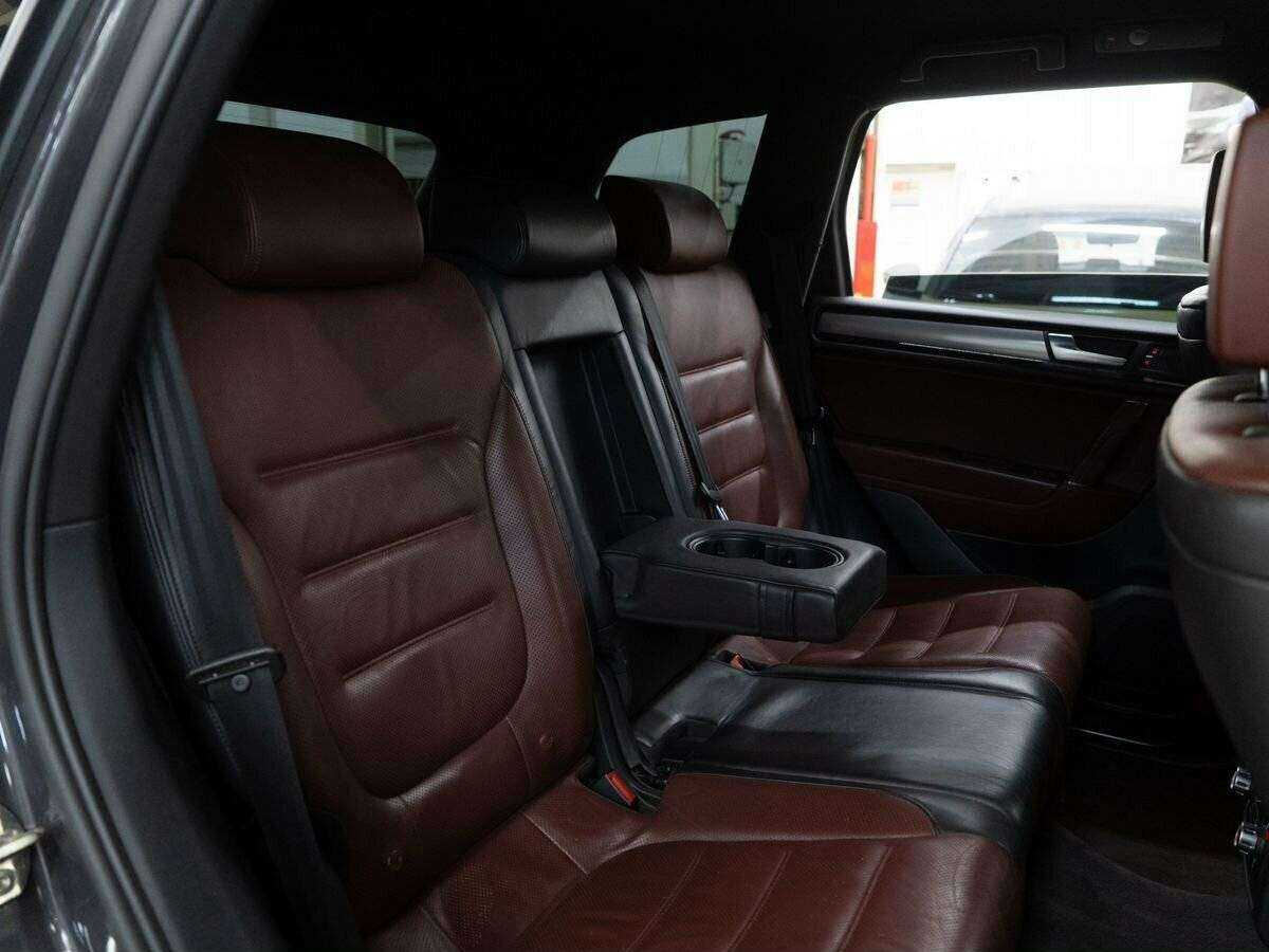 Volkswagen Touareg с пробегом — 2010 год. Фото: #7