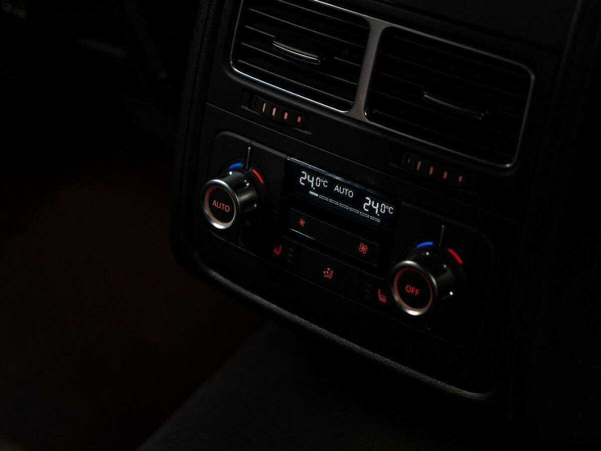 Volkswagen Touareg с пробегом — 2010 год. Фото: #9