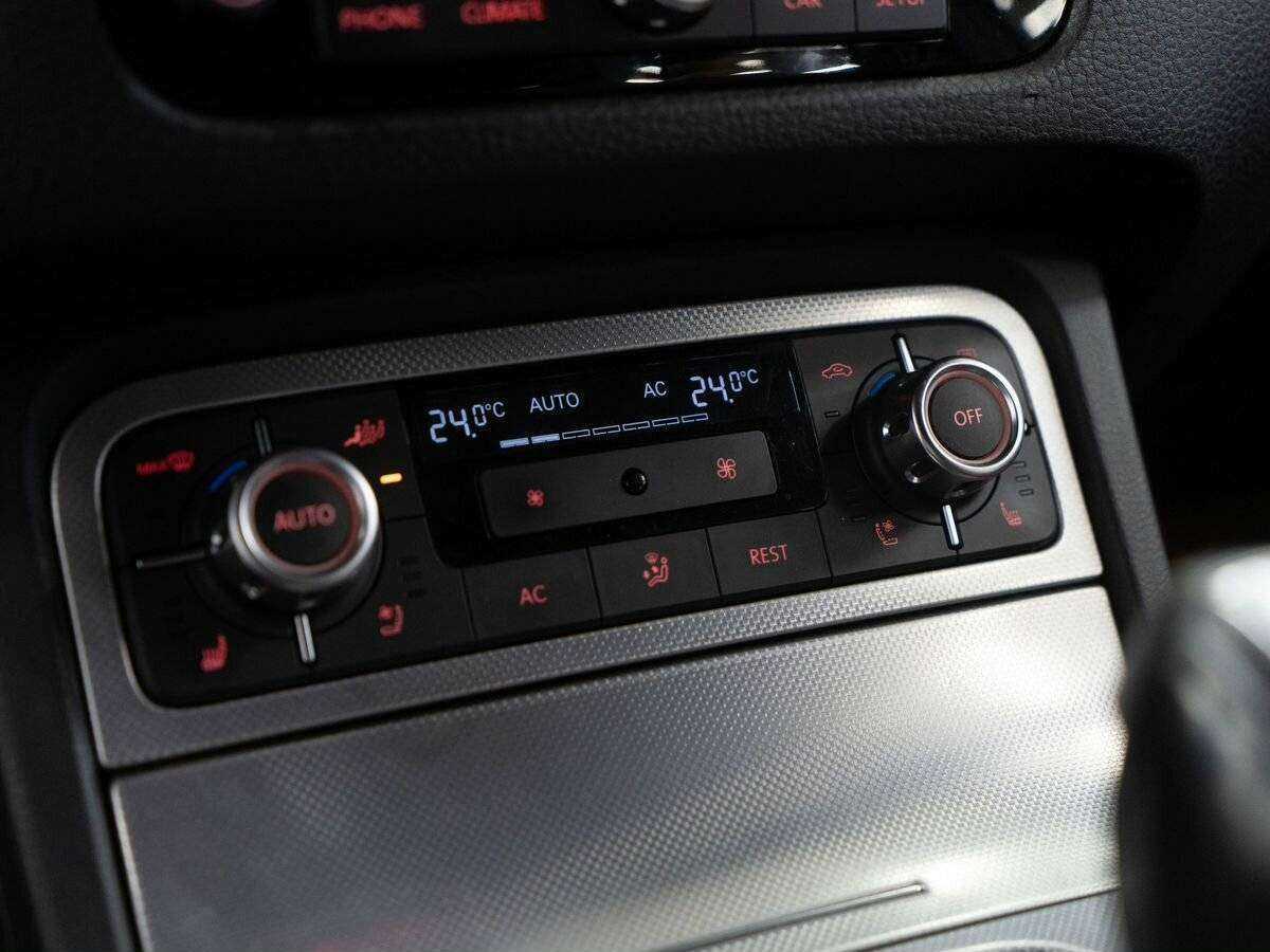 Volkswagen Touareg с пробегом — 2010 год. Фото: #11