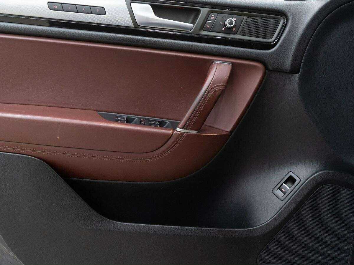 Volkswagen Touareg с пробегом — 2010 год. Фото: #15