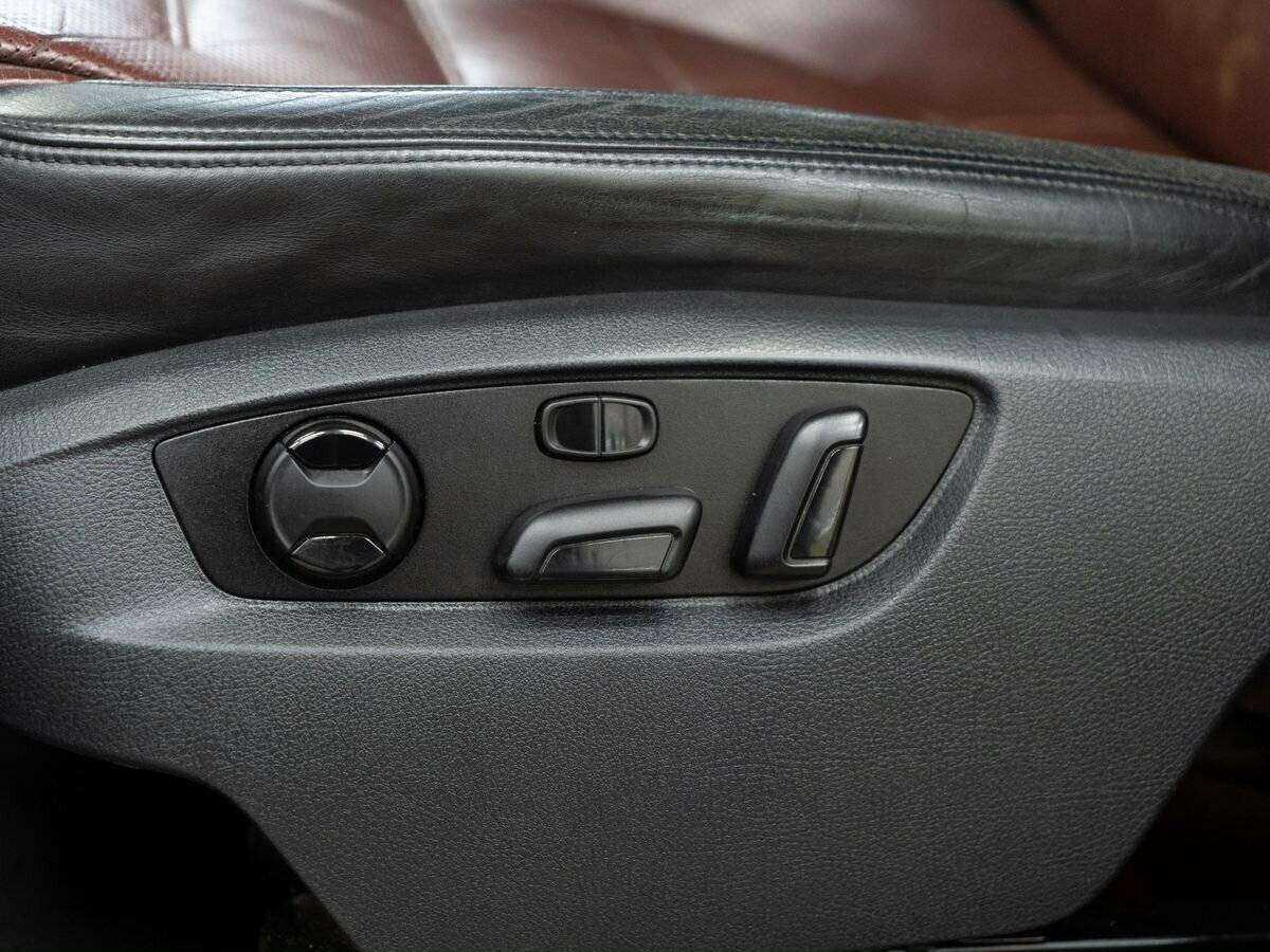 Volkswagen Touareg с пробегом — 2010 год. Фото: #16