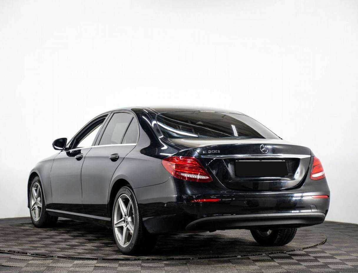 Mercedes-Benz E-Класс с пробегом — 2017 год. Фото: #3