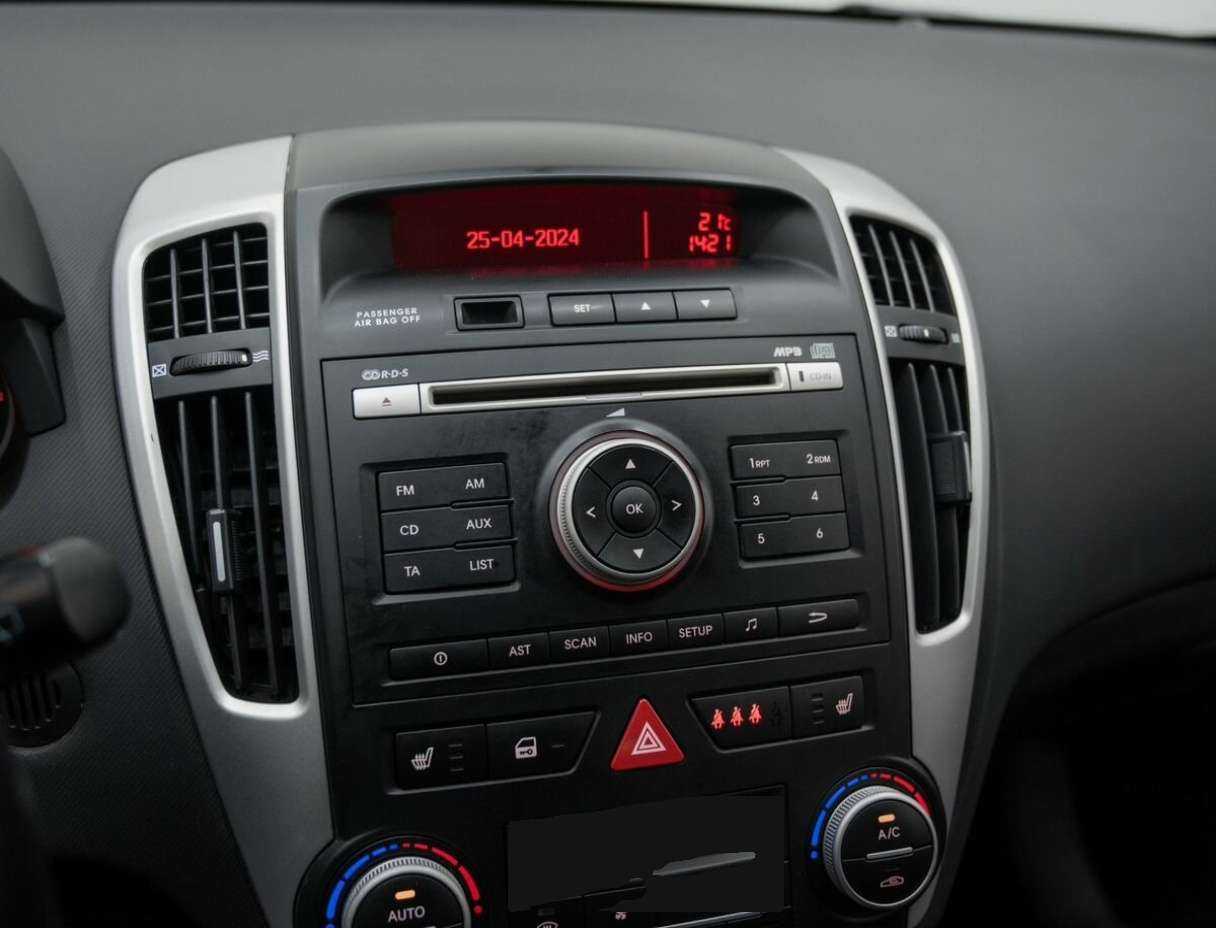 Kia Ceed с пробегом — 2010 год. Фото: #21