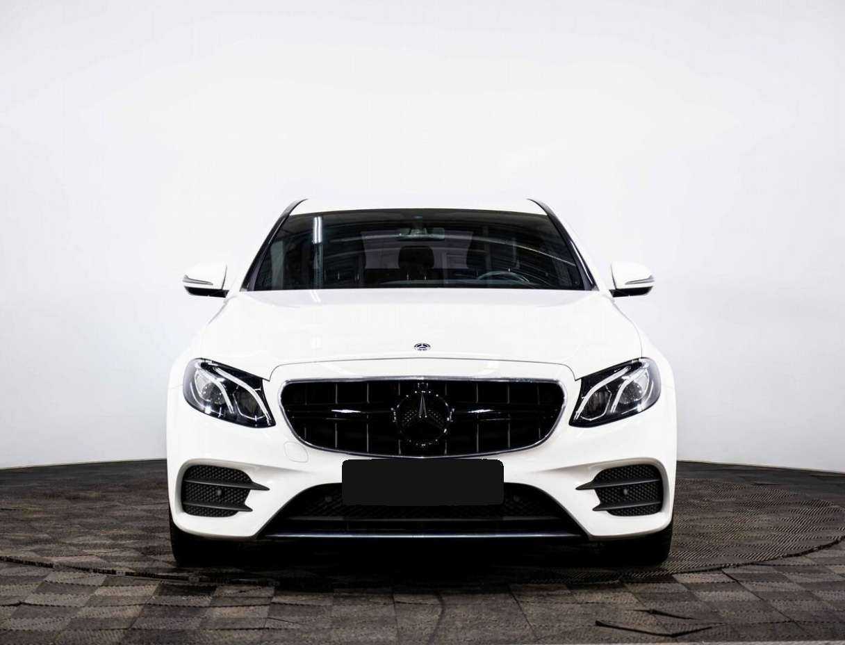 Mercedes-Benz E-Класс с пробегом — 2018 год. Фото: #1