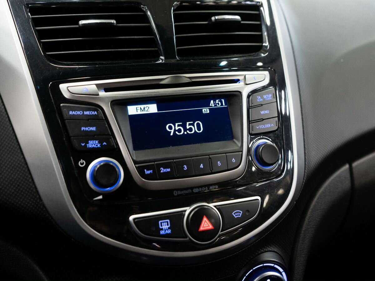 Hyundai Solaris с пробегом — 2015 год. Фото: #9