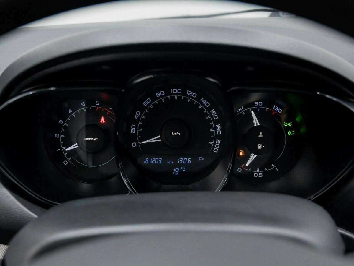 Lada (ВАЗ) Vesta с пробегом — 2015 год. Фото: #21