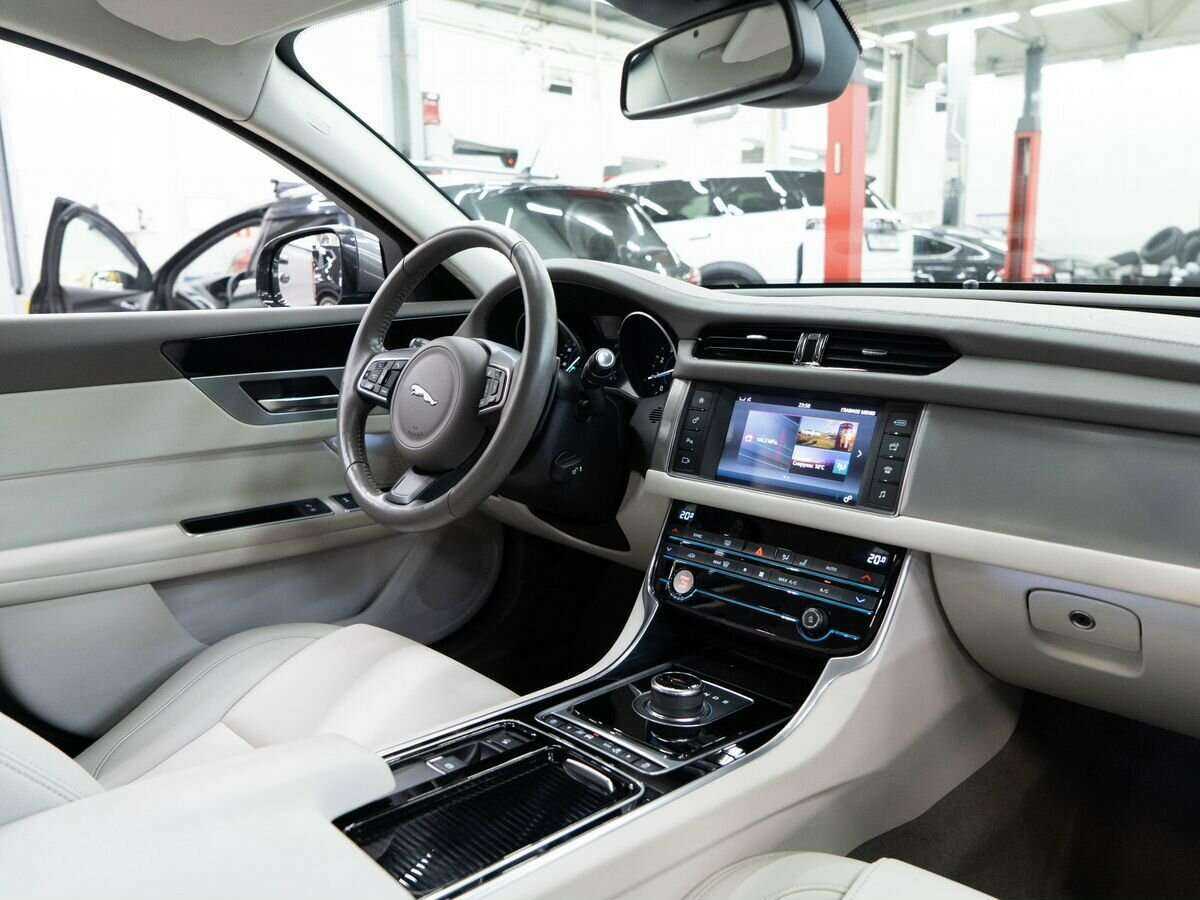 Jaguar XF с пробегом — 2017 год. Фото: #17