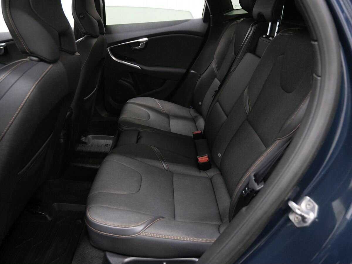 Volvo V40 Cross Country с пробегом — 2014 год. Фото: #12