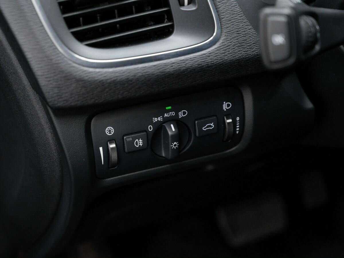 Volvo V40 Cross Country с пробегом — 2014 год. Фото: #16