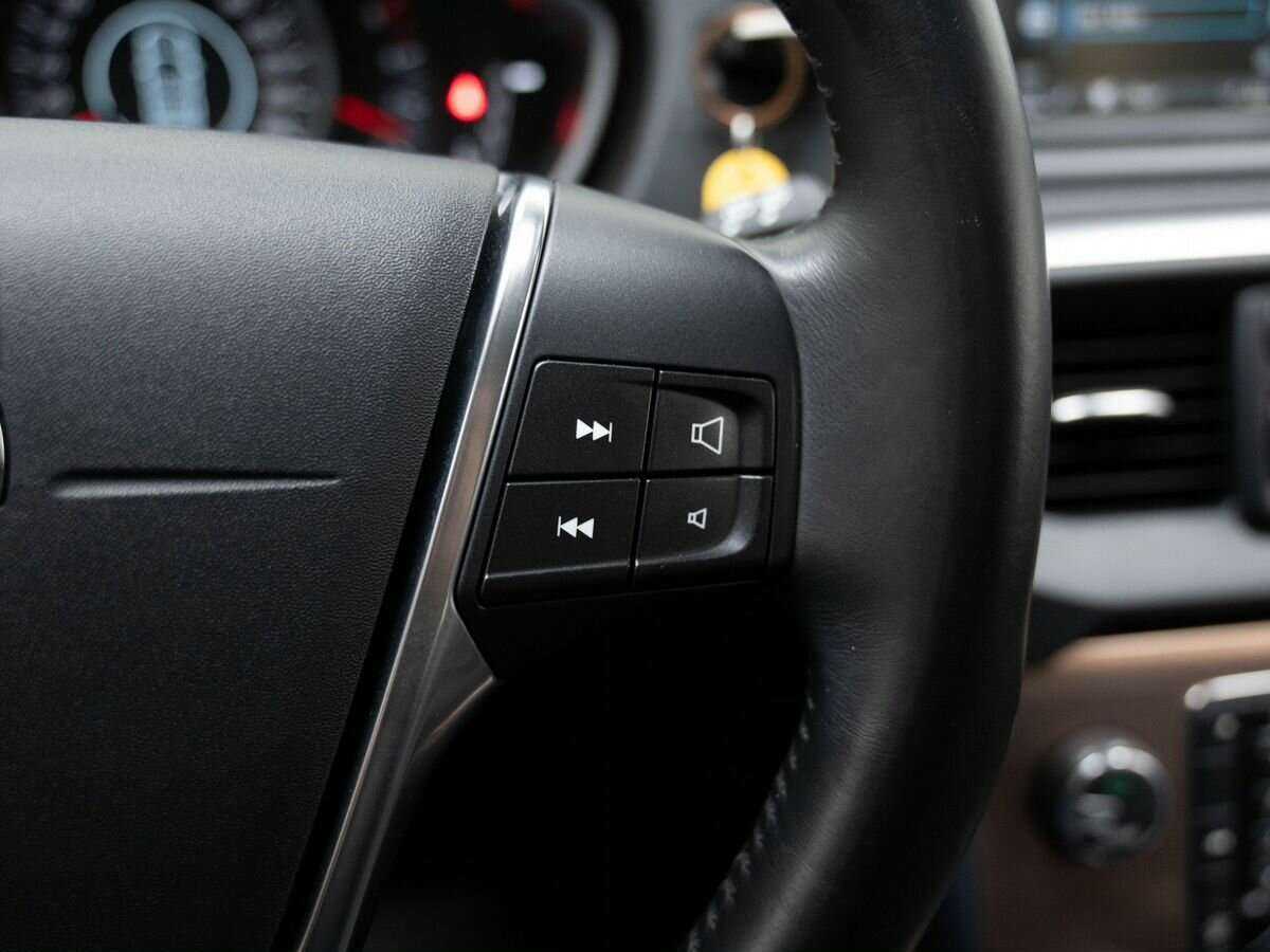 Volvo V40 Cross Country с пробегом — 2014 год. Фото: #19