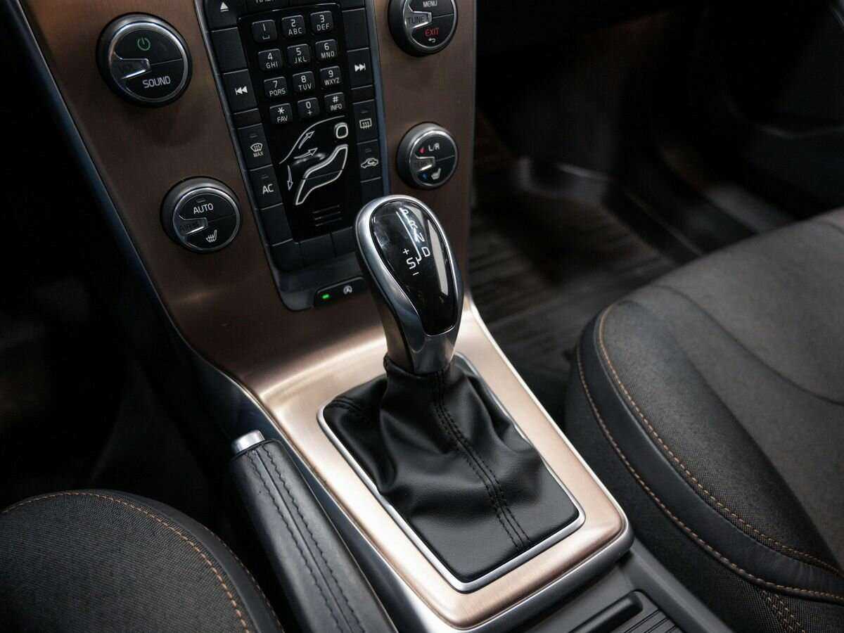 Volvo V40 Cross Country с пробегом — 2014 год. Фото: #20