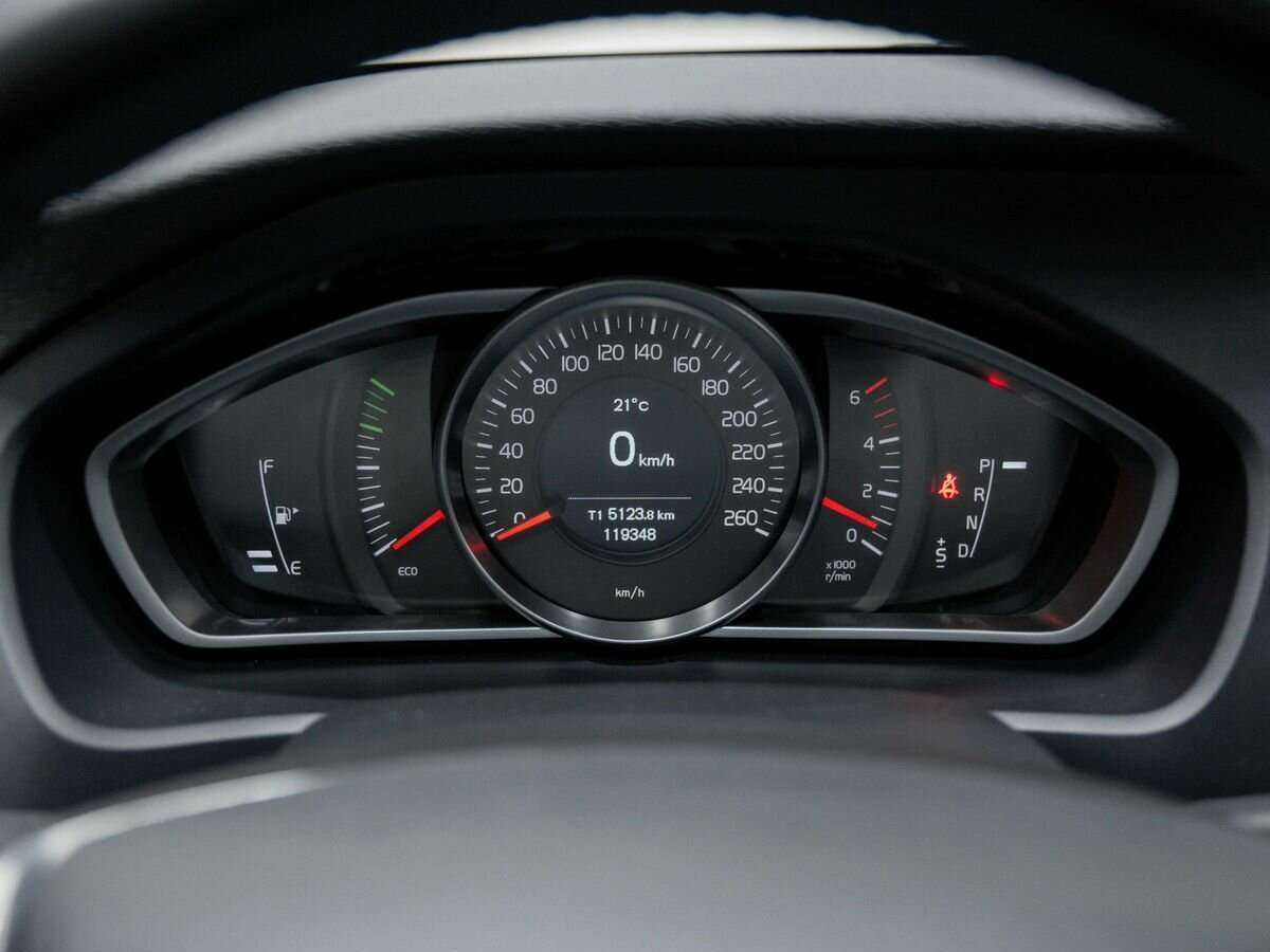 Volvo V40 Cross Country с пробегом — 2014 год. Фото: #23