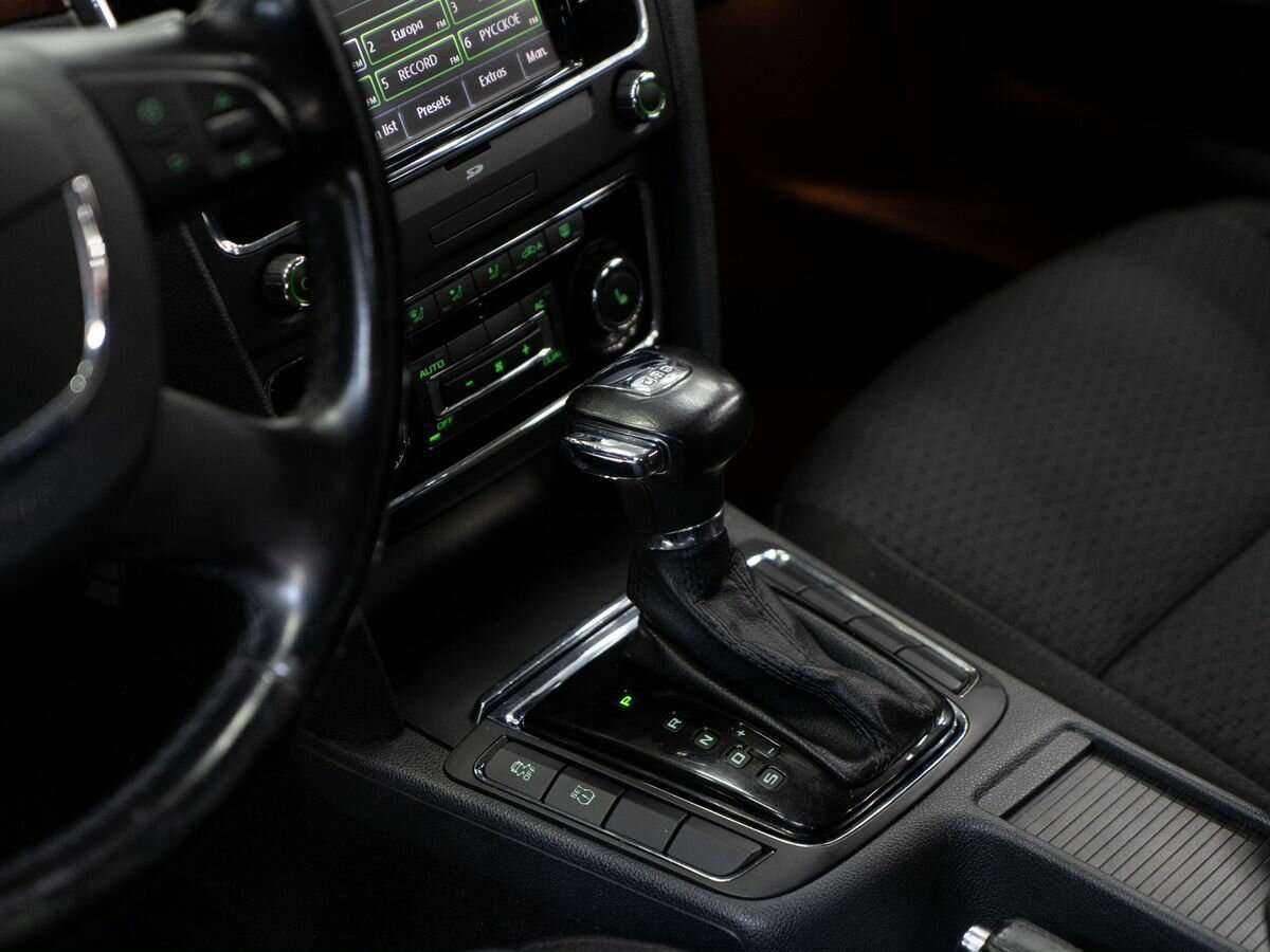 Skoda Superb с пробегом — 2011 год. Фото: #12