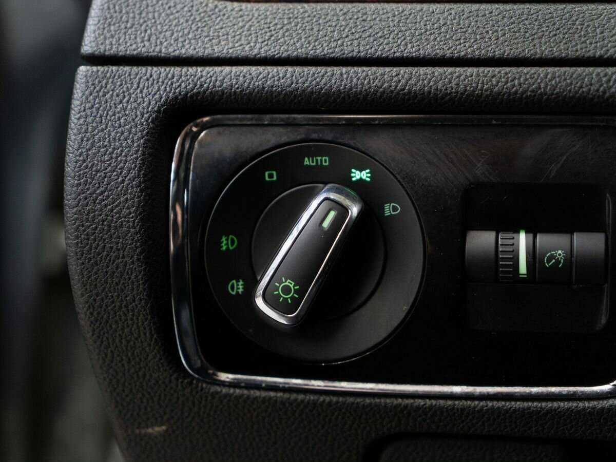 Skoda Superb с пробегом — 2011 год. Фото: #18