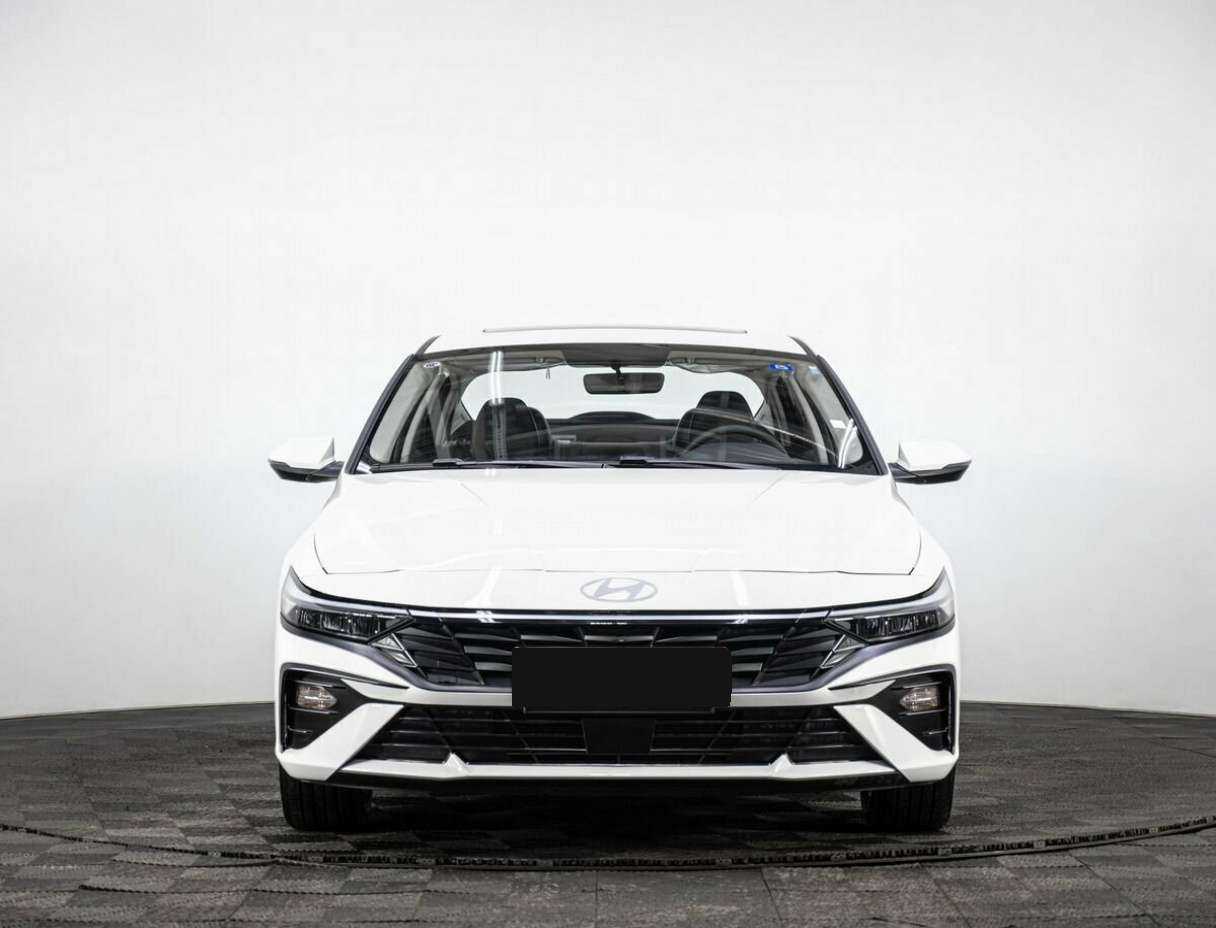 Hyundai Elantra с пробегом — 2023 год. Фото: #1