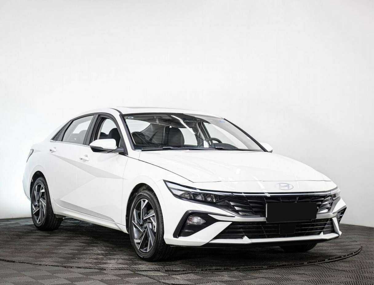 Hyundai Elantra с пробегом — 2023 год. Фото: #2