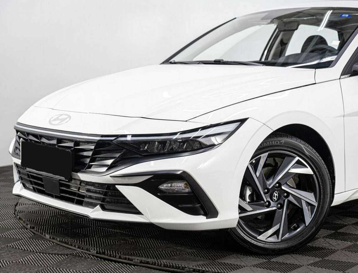 Hyundai Elantra с пробегом — 2023 год. Фото: #6