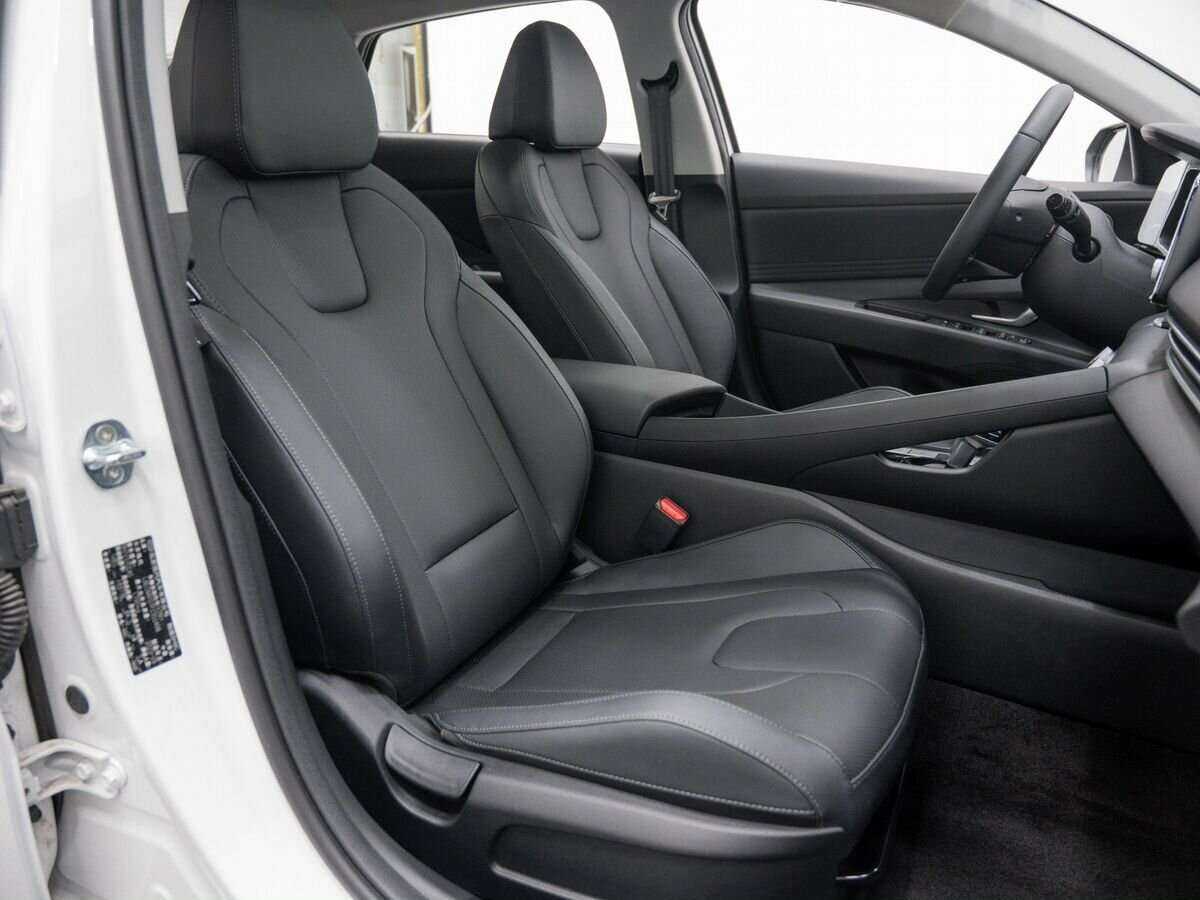 Hyundai Elantra с пробегом — 2023 год. Фото: #8