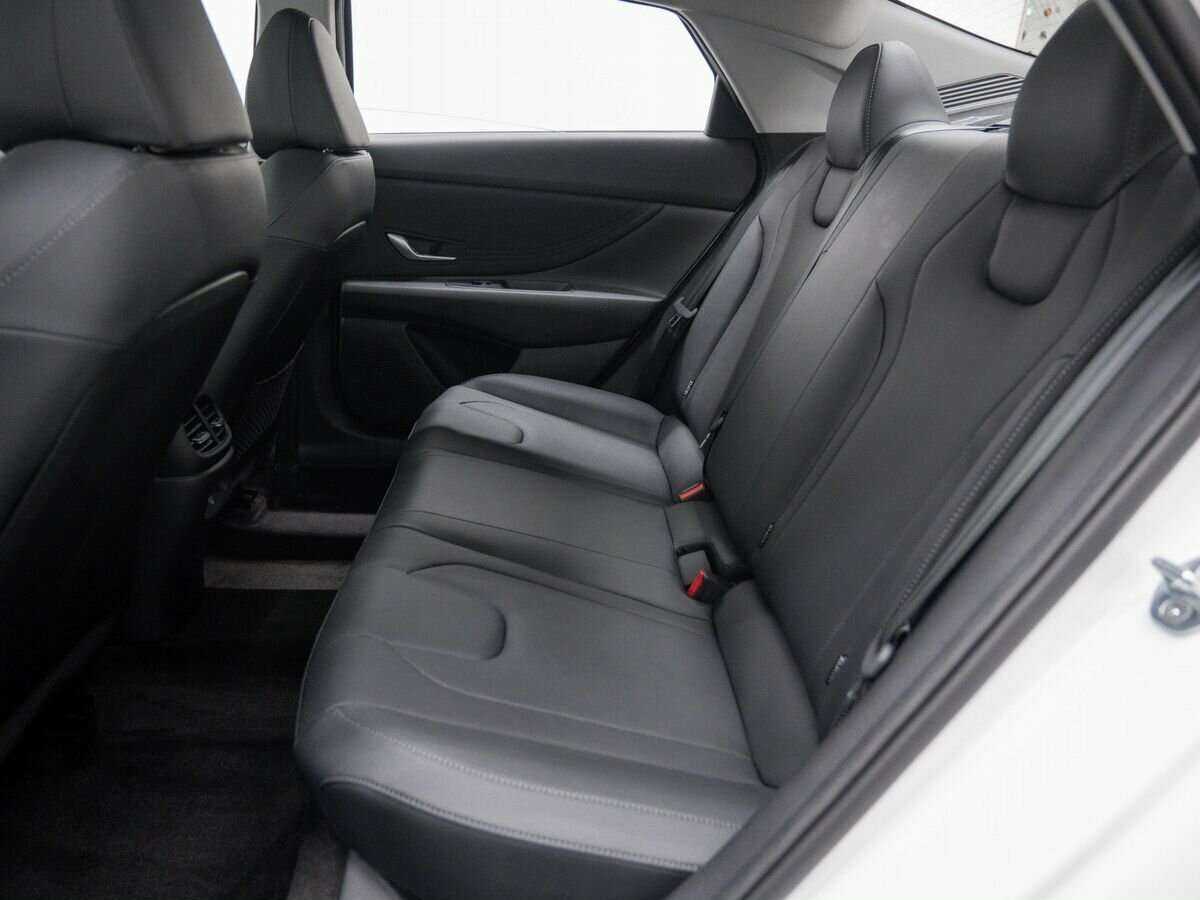 Hyundai Elantra с пробегом — 2023 год. Фото: #12