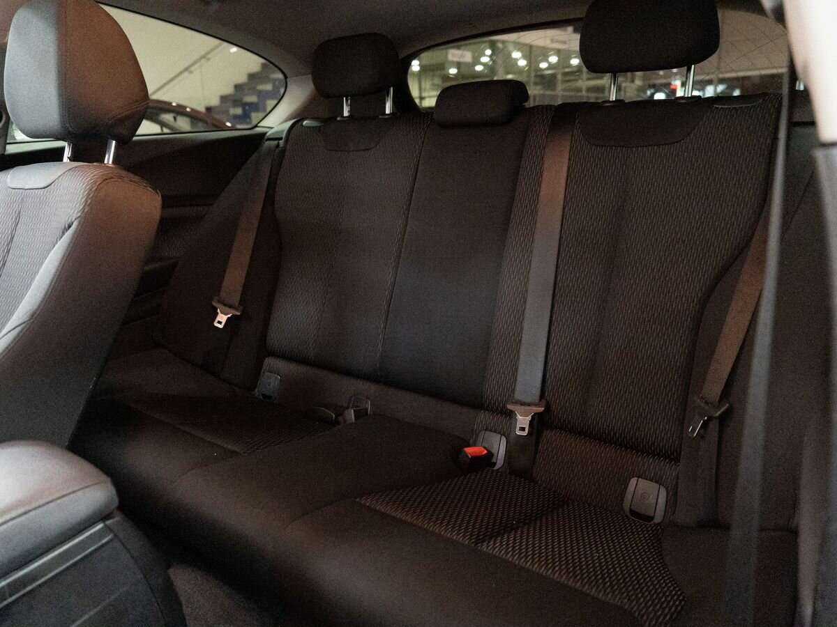 BMW 1 серии с пробегом — 2012 год. Фото: #6