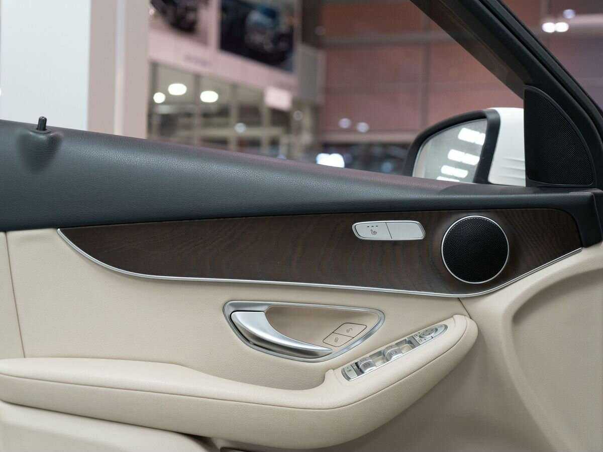 Mercedes-Benz GLC с пробегом — 2016 год. Фото: #16