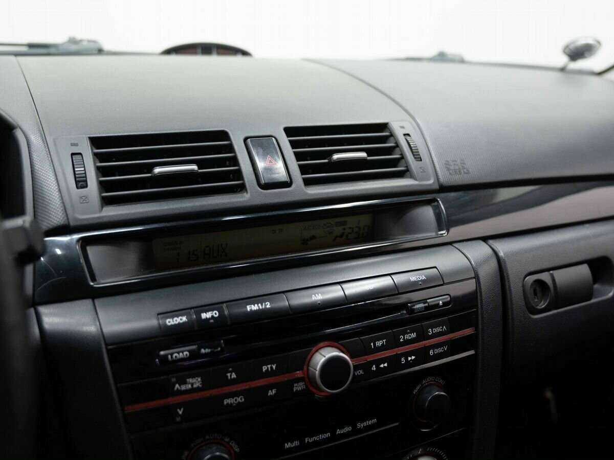 Mazda 3 с пробегом — 2008 год. Фото: #17