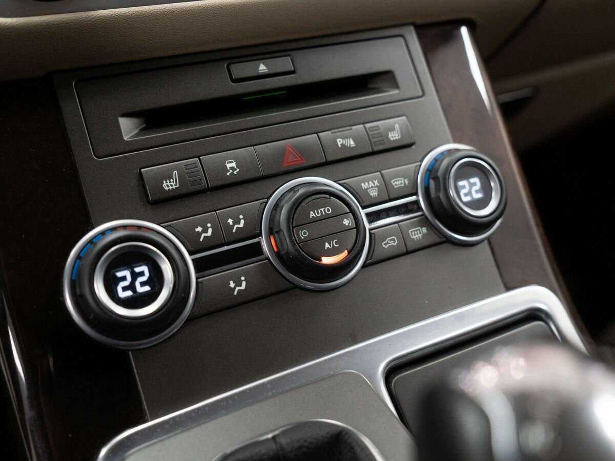 Land Rover Range Rover Sport с пробегом — 2010 год. Фото: #10