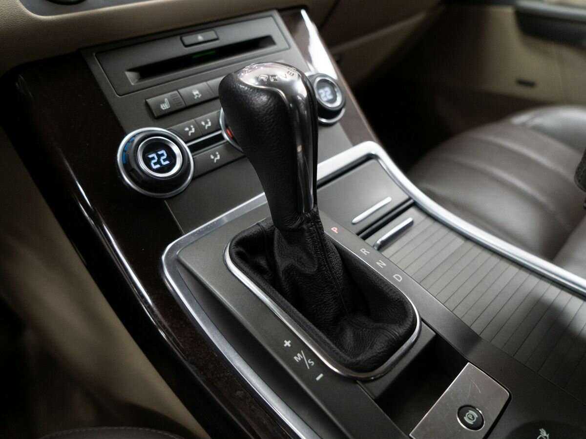 Land Rover Range Rover Sport с пробегом — 2010 год. Фото: #11