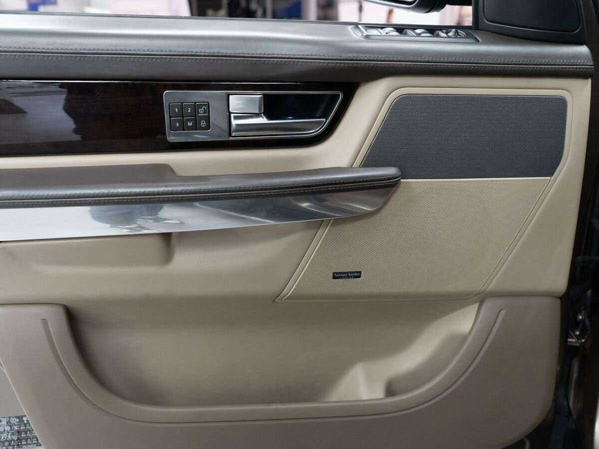 Land Rover Range Rover Sport с пробегом — 2010 год. Фото: #13