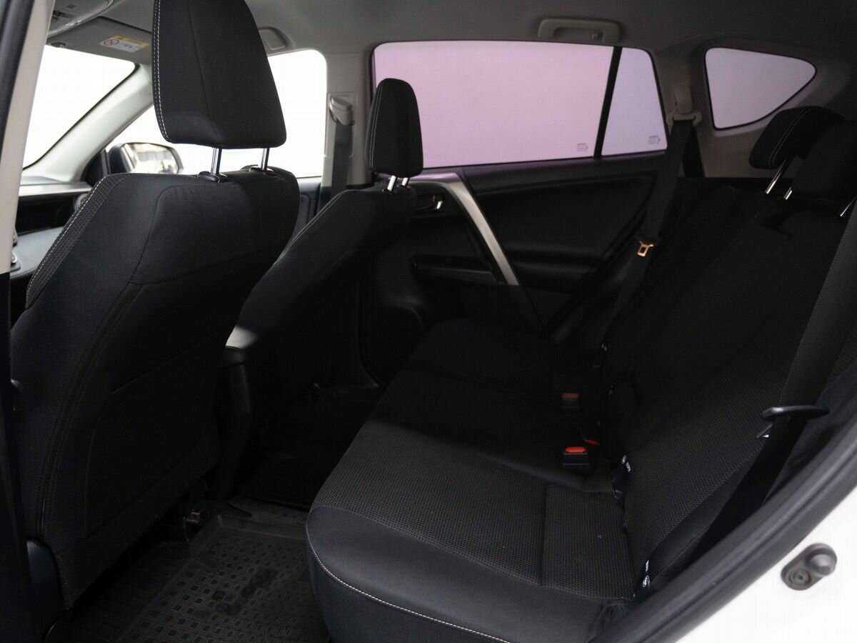 Toyota RAV4 с пробегом — 2017 год. Фото: #6