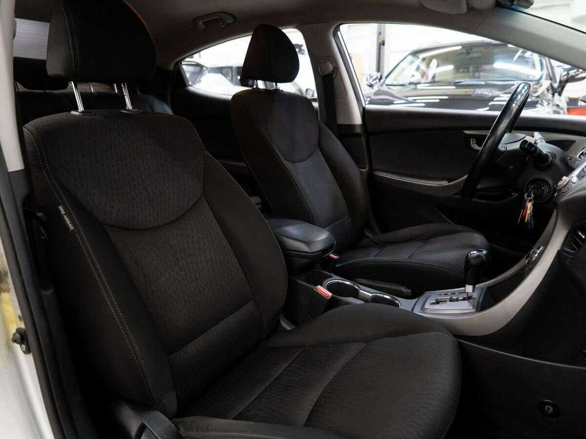 Hyundai Elantra с пробегом — 2012 год. Фото: #8