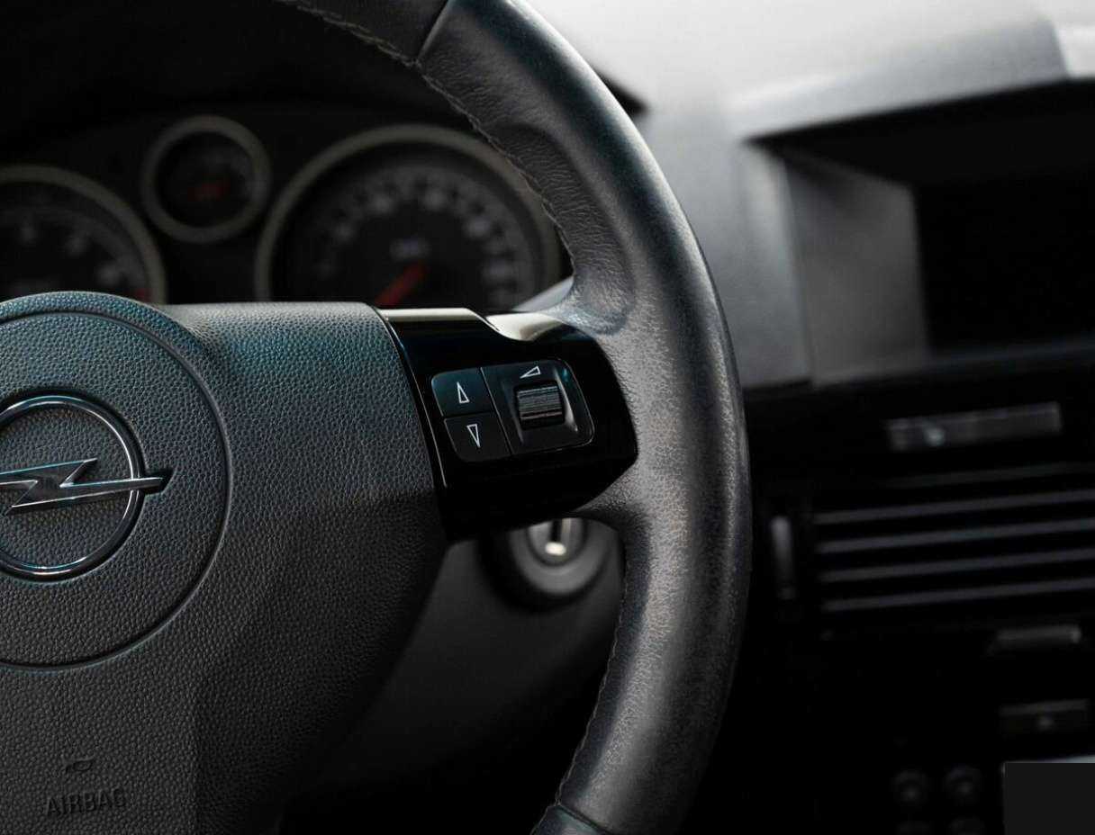 Opel Astra с пробегом — 2010 год. Фото: #13