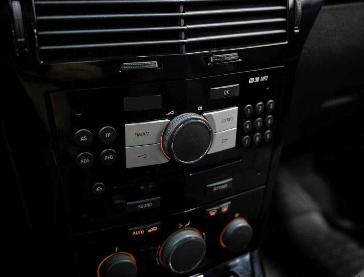 Opel Astra с пробегом — 2010 год. Фото: #16