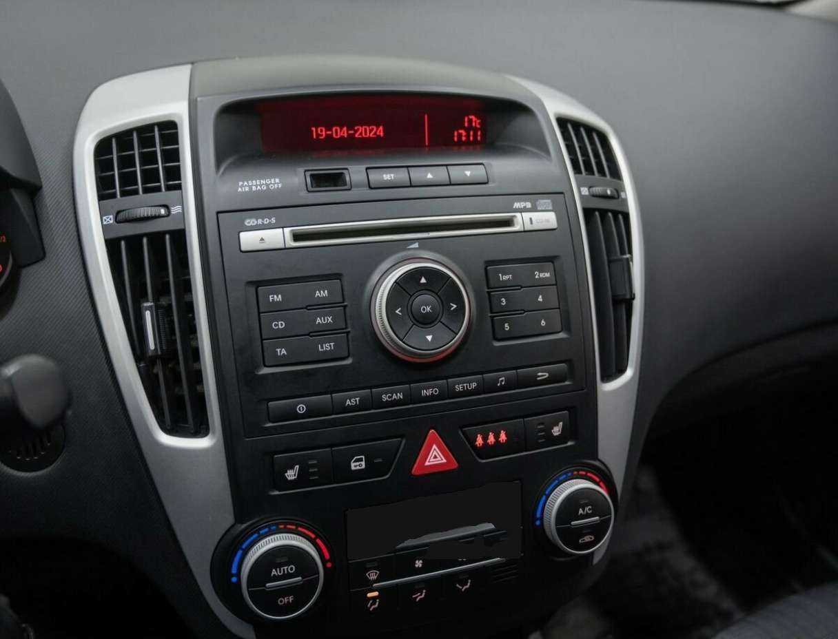 Kia Ceed с пробегом — 2010 год. Фото: #20