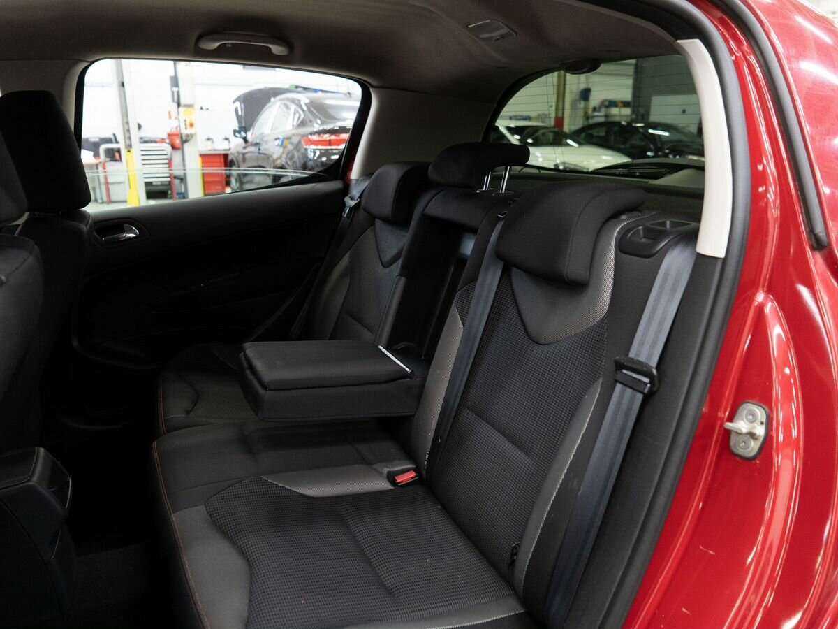 Peugeot 308 с пробегом — 2011 год. Фото: #6