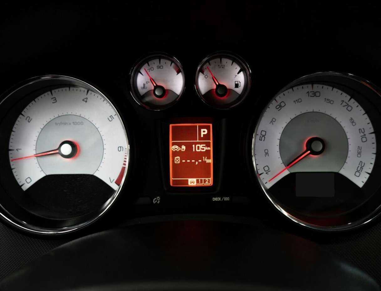 Peugeot 308 с пробегом — 2011 год. Фото: #11