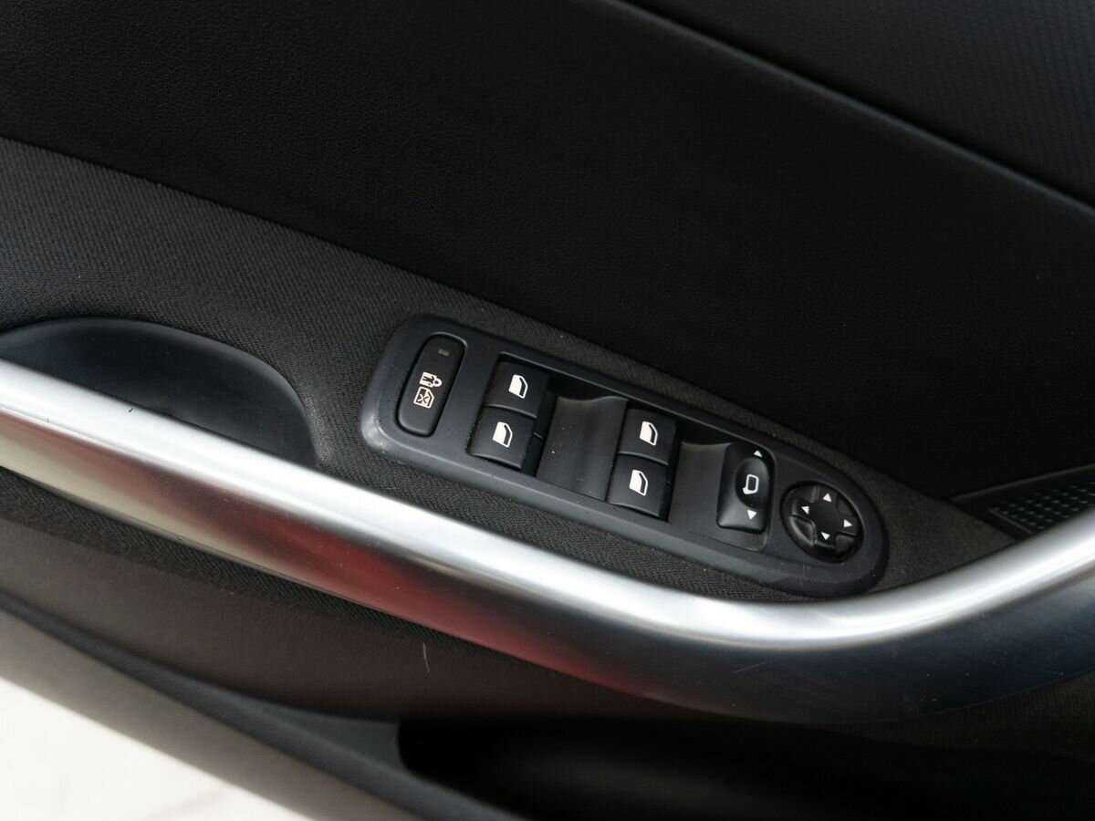 Peugeot 308 с пробегом — 2011 год. Фото: #13