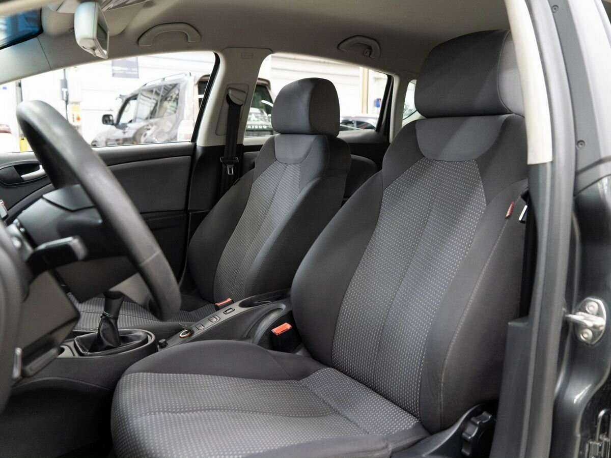 SEAT Leon с пробегом — 2011 год. Фото: #5