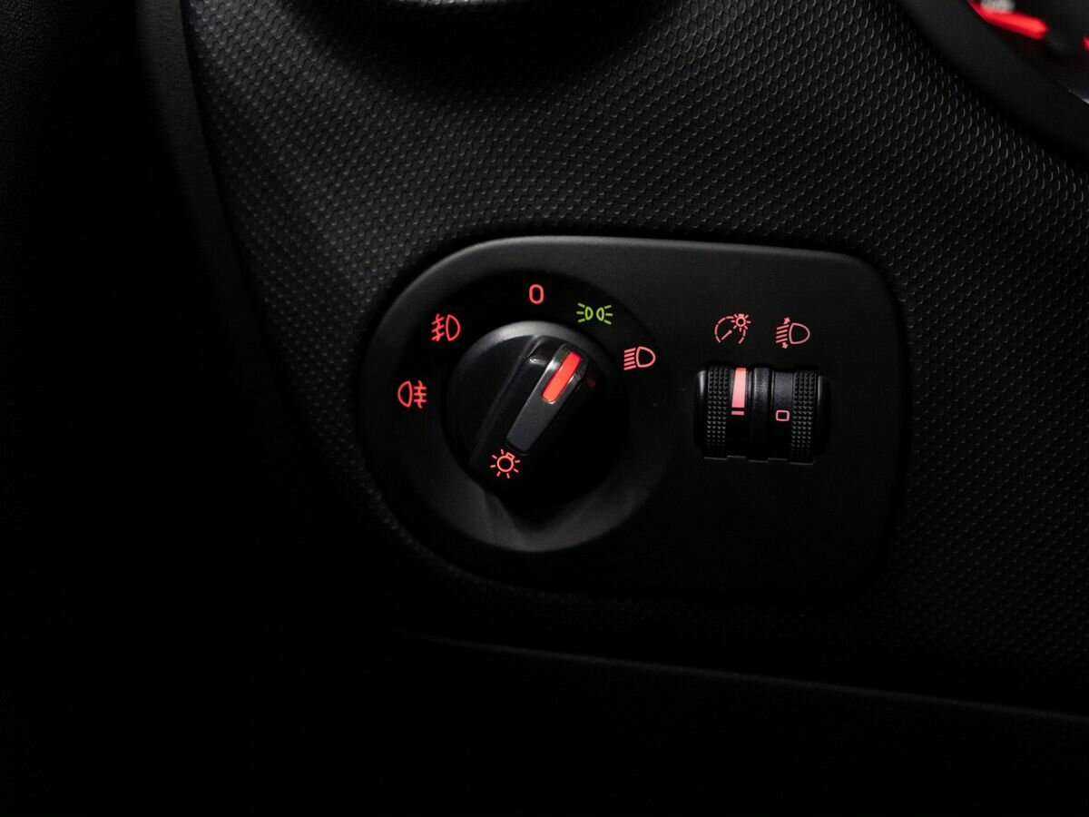 SEAT Leon с пробегом — 2011 год. Фото: #15