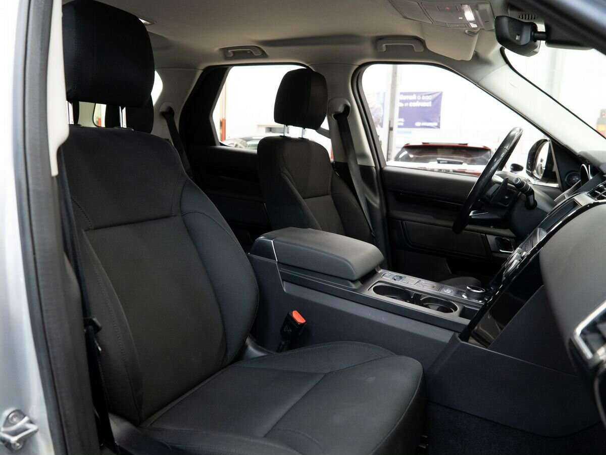 Land Rover Discovery с пробегом — 2018 год. Фото: #9