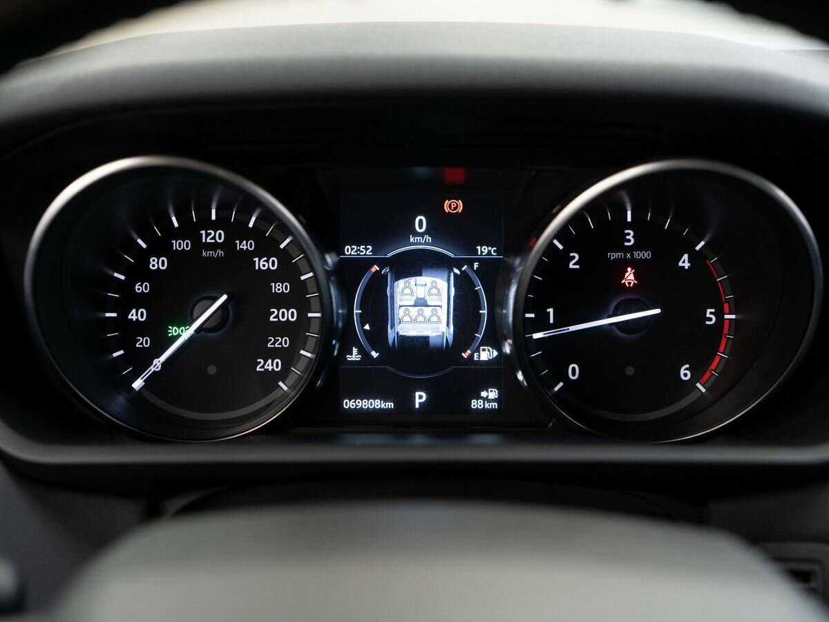 Land Rover Discovery с пробегом — 2018 год. Фото: #10