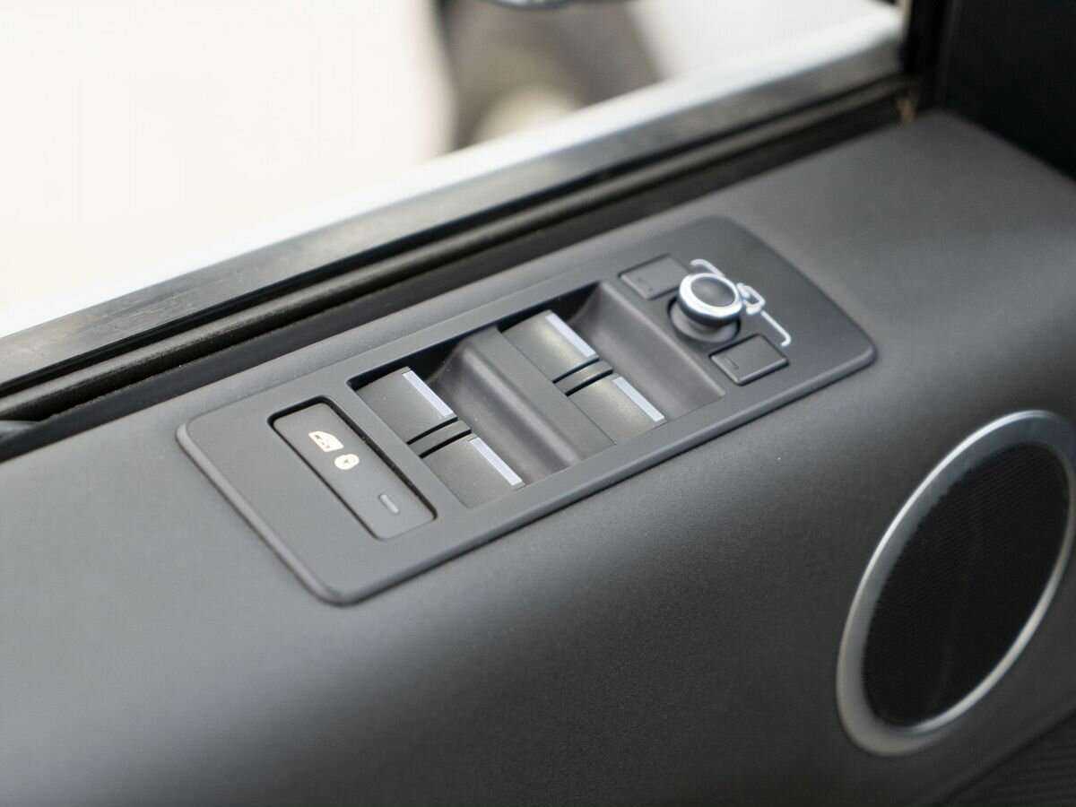 Land Rover Discovery с пробегом — 2018 год. Фото: #15