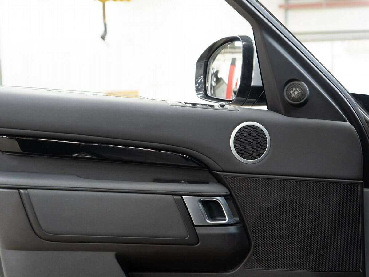 Land Rover Discovery с пробегом — 2018 год. Фото: #16