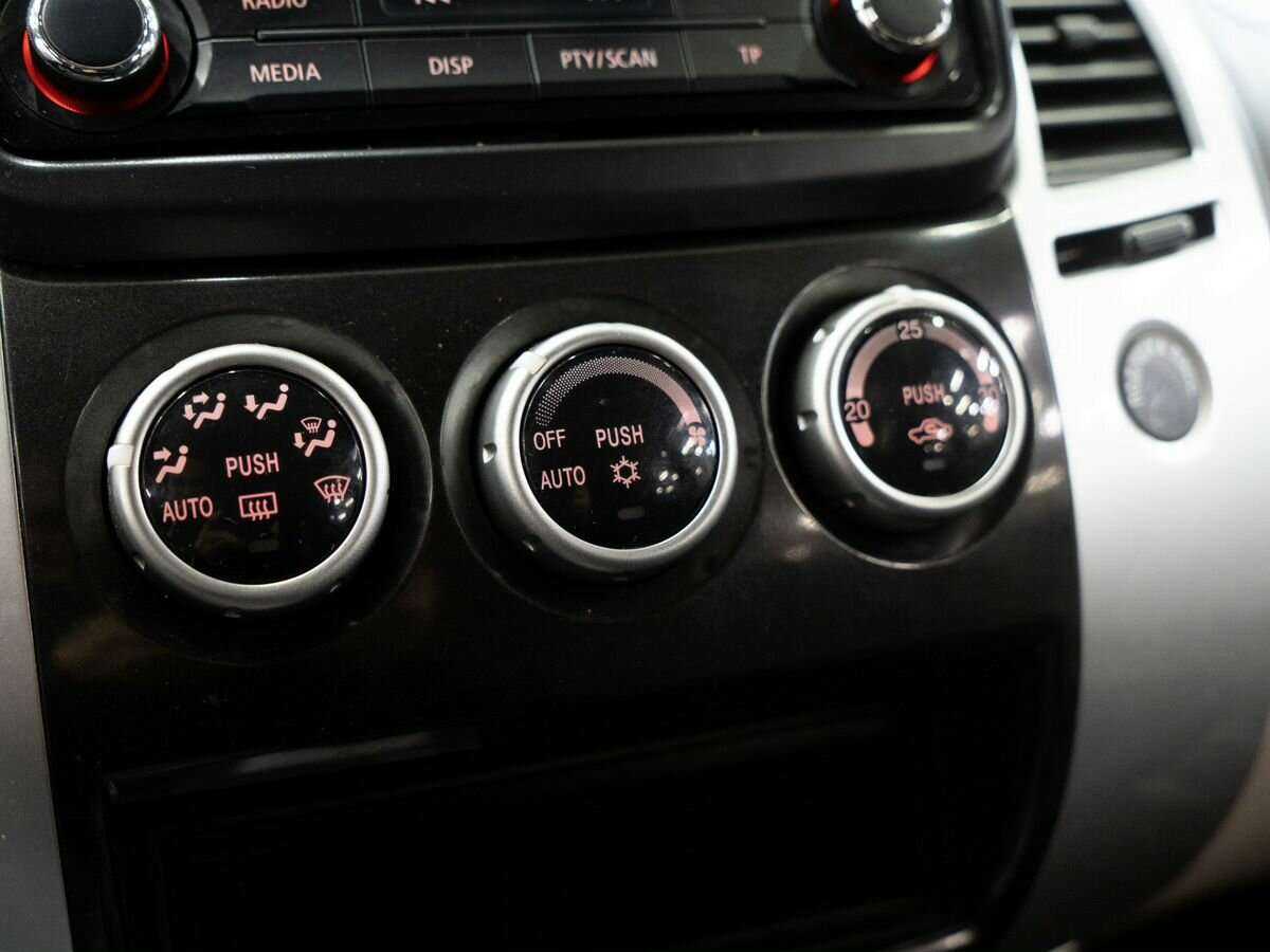 Mitsubishi Pajero Sport с пробегом — 2014 год. Фото: #11